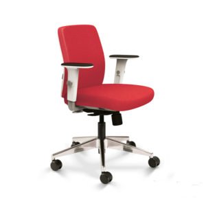 Silla roja ajustable con brazos
